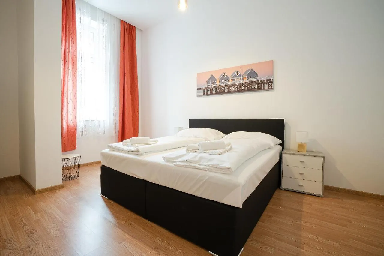 Apartment In The Central Area. 5 Minute'S Walk To The Danube. Vienna