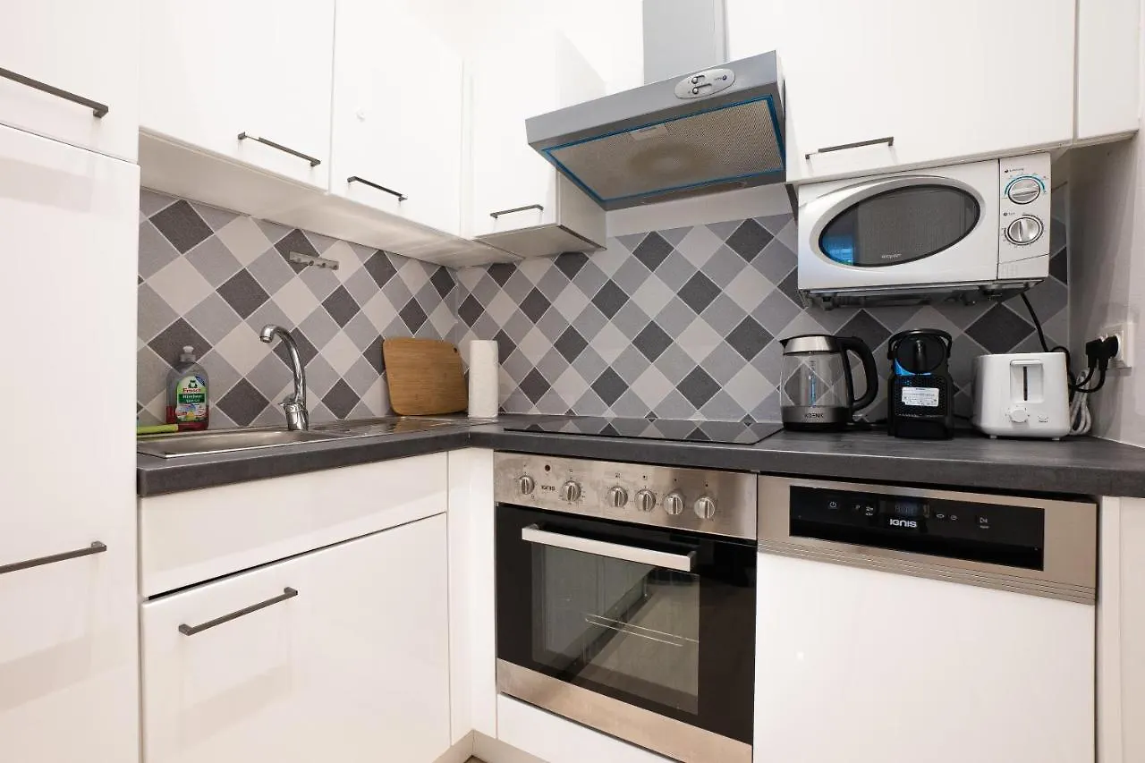 Apartment In The Central Area. 5 Minute'S Walk To The Danube. Vienna