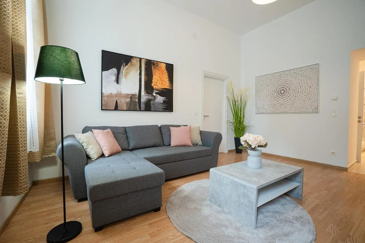 Apartment In The Central Area. 5 Minute'S Walk To The Danube. Vienna