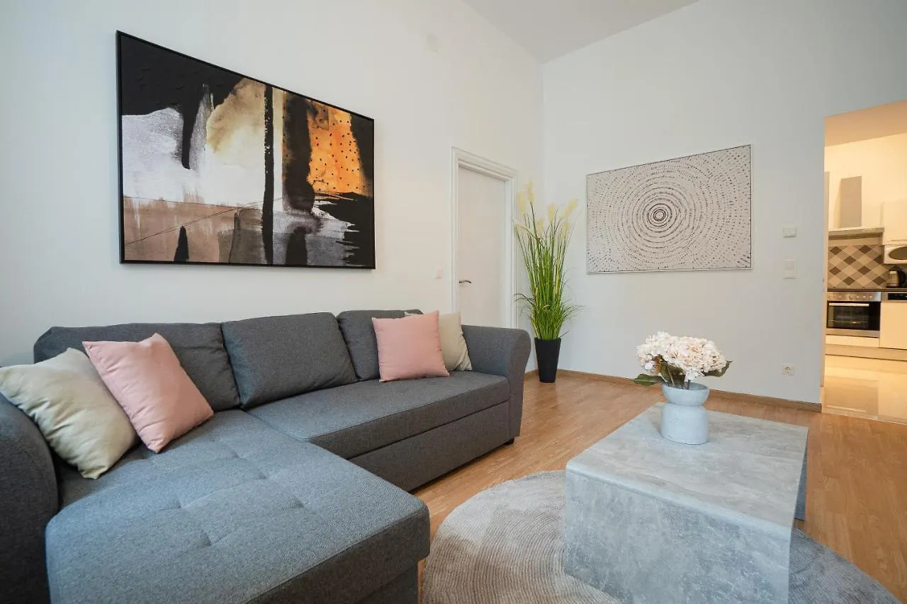 Apartment In The Central Area. 5 Minute'S Walk To The Danube. Vienna Austria