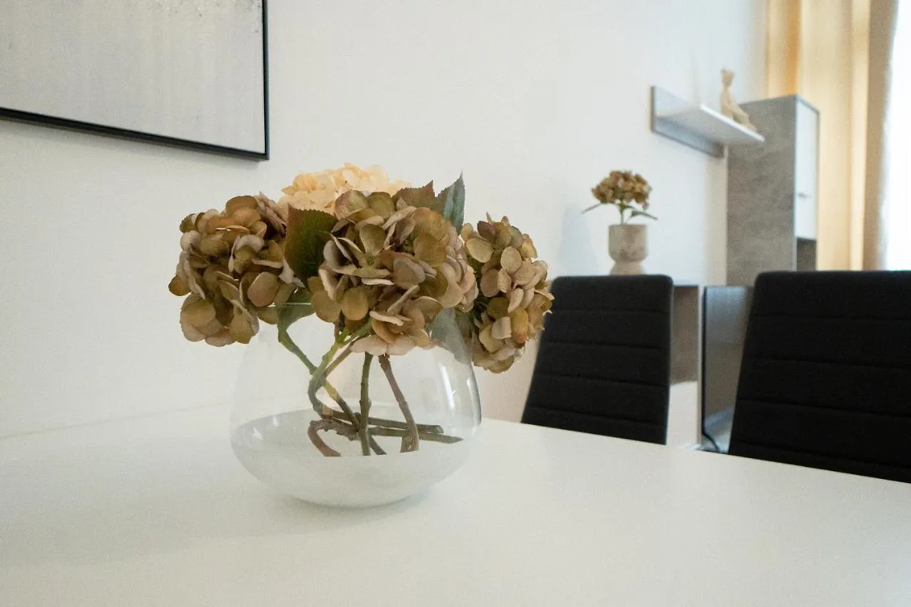 Apartment In The Central Area. 5 Minute'S Walk To The Danube. Vienna