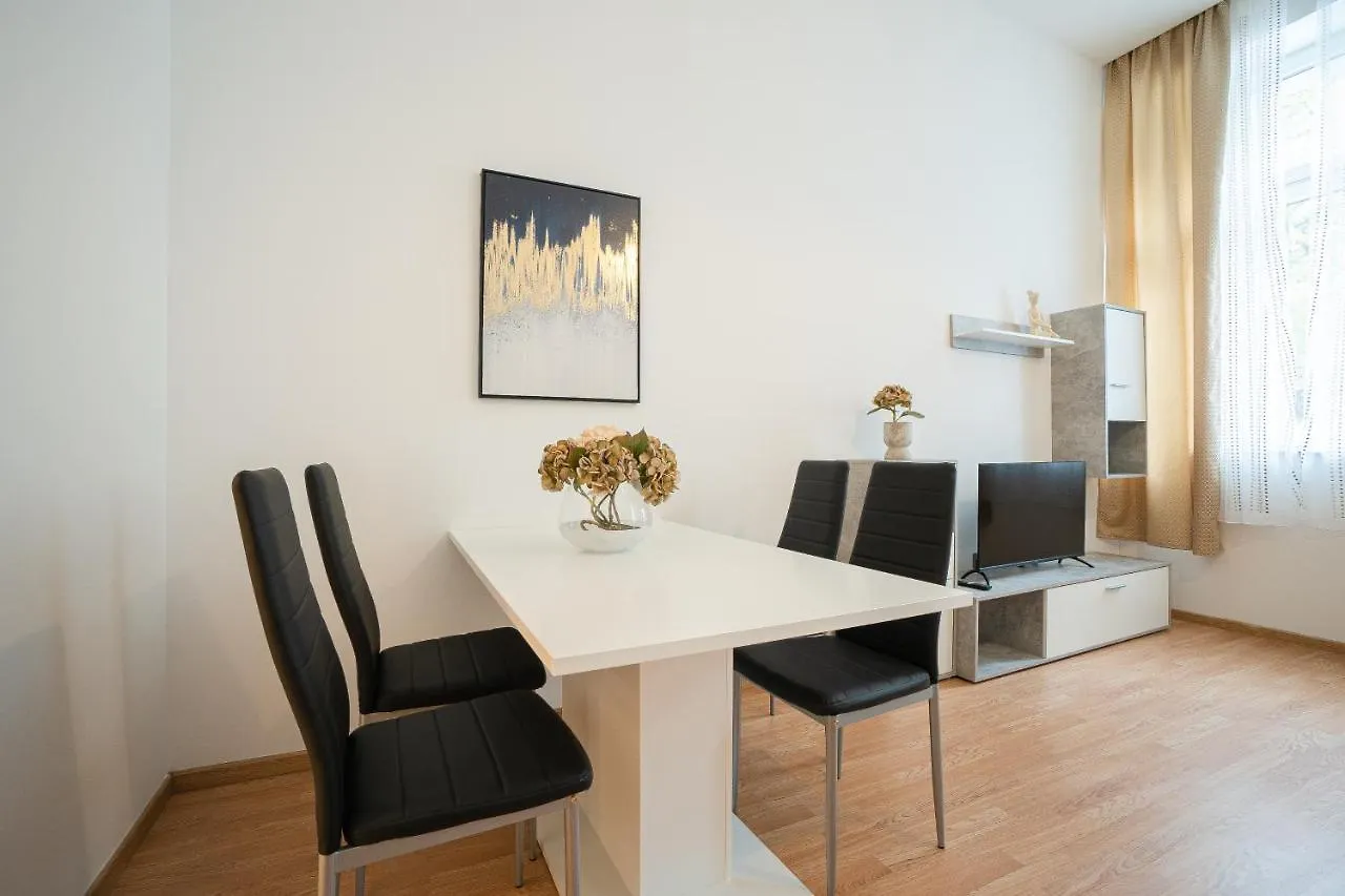 Apartment In The Central Area. 5 Minute'S Walk To The Danube. Vienna