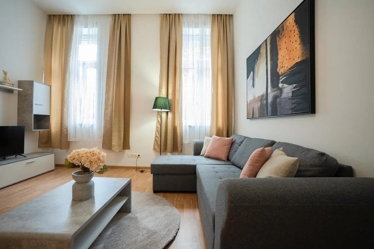 Apartment In The Central Area. 5 Minute'S Walk To The Danube. Vienna