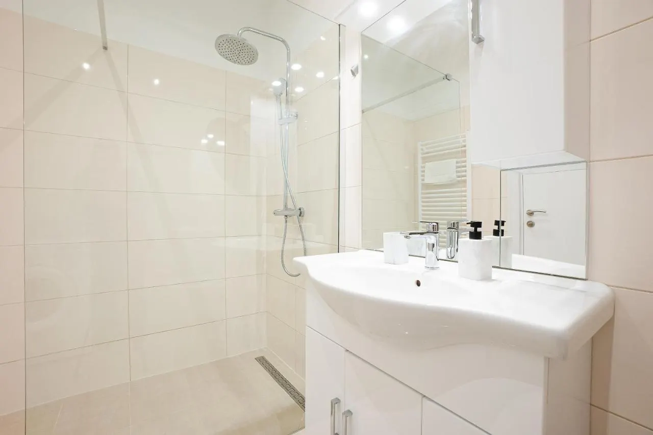 Apartment In The Central Area. 5 Minute'S Walk To The Danube. Vienna Austria