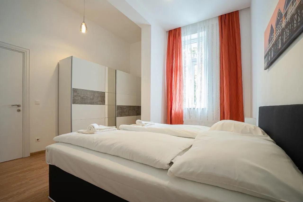 Apartment In The Central Area. 5 Minute'S Walk To The Danube. Vienna