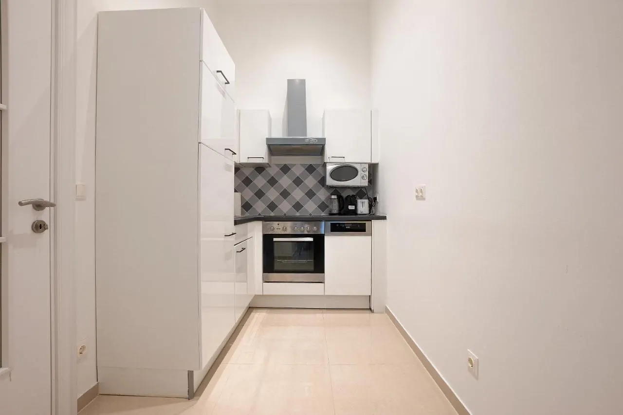 Apartment In The Central Area. 5 Minute'S Walk To The Danube. Vienna