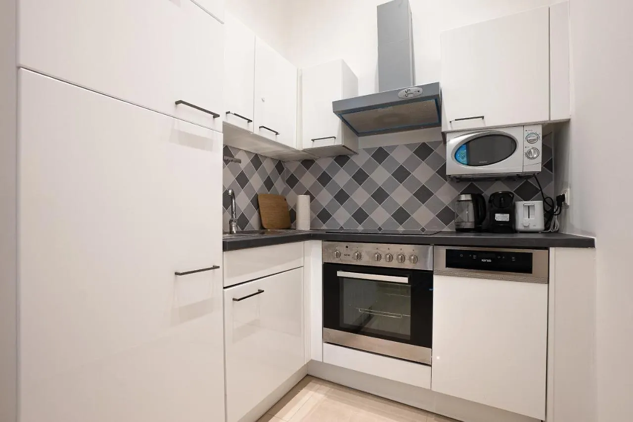 Apartment In The Central Area. 5 Minute'S Walk To The Danube. Vienna Austria
